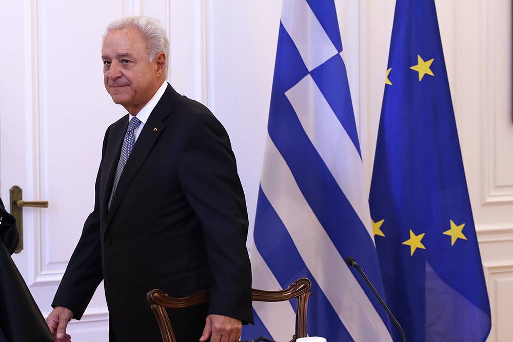 Yunanistan'daki geçici hükümetin bakanları yemin ederek göreve başladı 6